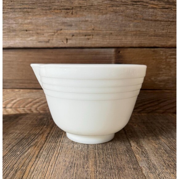 Other - Vintage Pyrex white milk glass mixing bowl with pouring spout